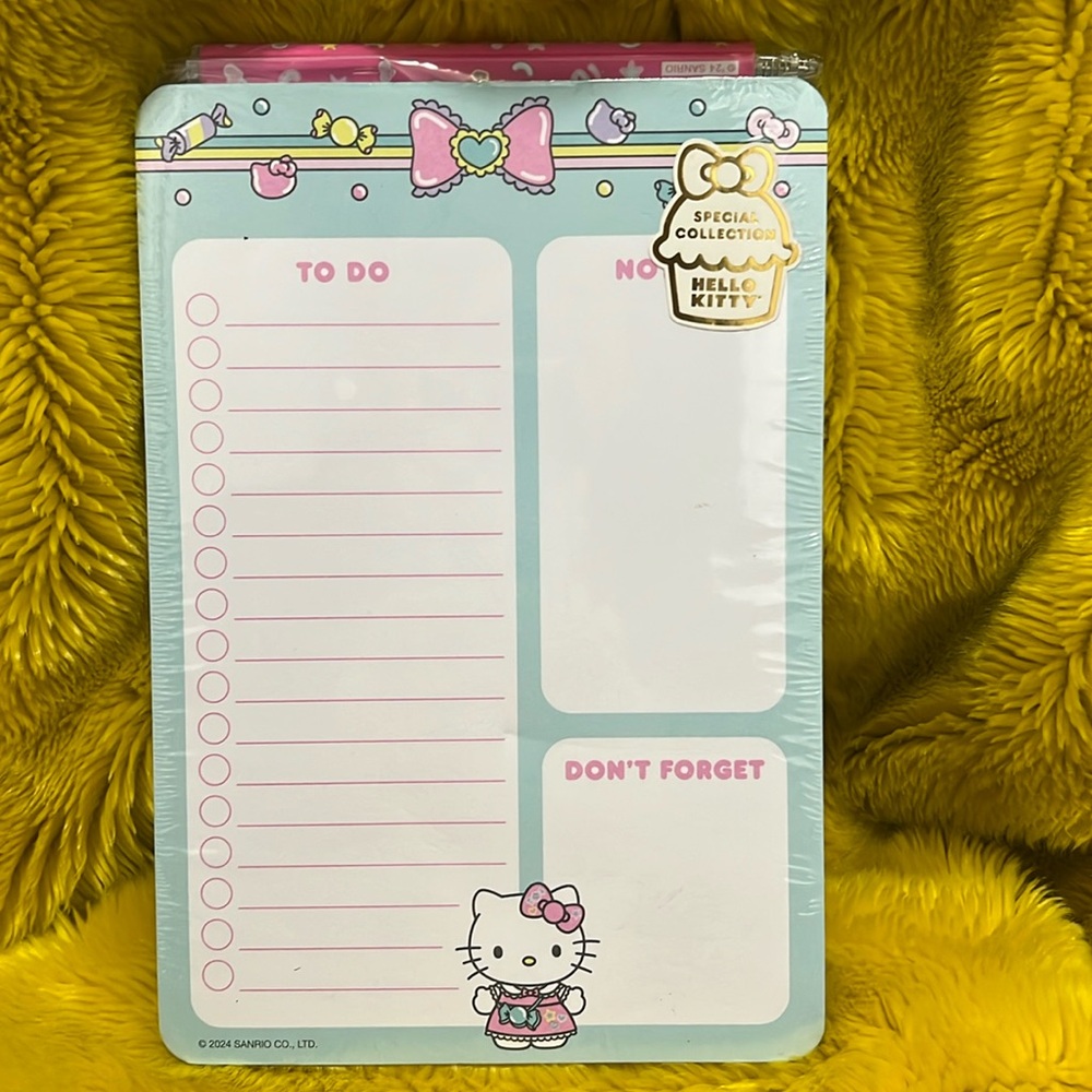 Hello Kitty 🎀 by Sanrio